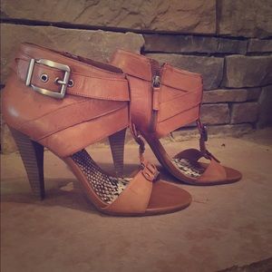GUC  Gianni Bini Heels